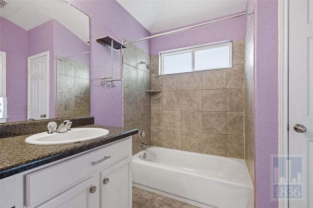 432 Thunderstorm Ave, Lockhart, TX 78644