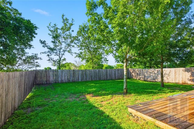 432 Thunderstorm Ave, Lockhart, TX 78644