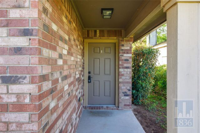 432 Thunderstorm Ave, Lockhart, TX 78644