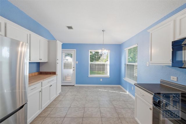 432 Thunderstorm Ave, Lockhart, TX 78644