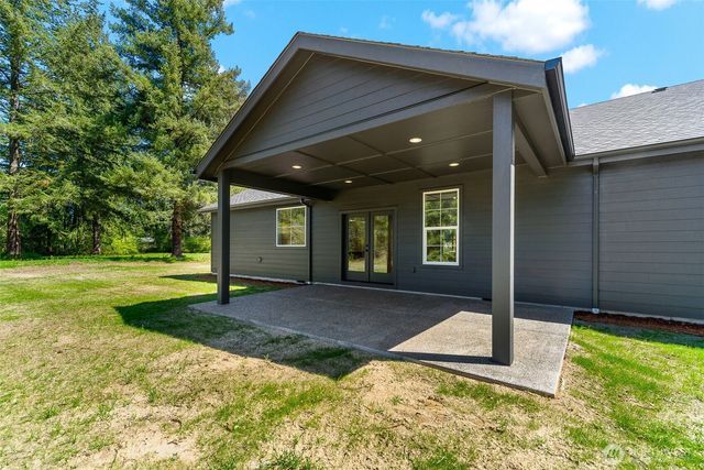 130 Gassman Road, Castle Rock, WA 98611