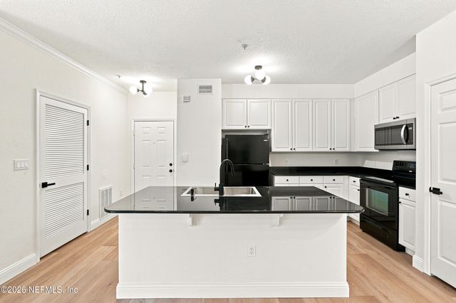 8539 GATE Parkway 9220, Jacksonville, FL 32216