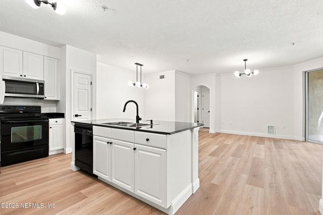 8539 GATE Parkway 9220, Jacksonville, FL 32216