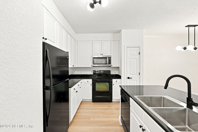 8539 GATE Parkway 9220, Jacksonville, FL 32216