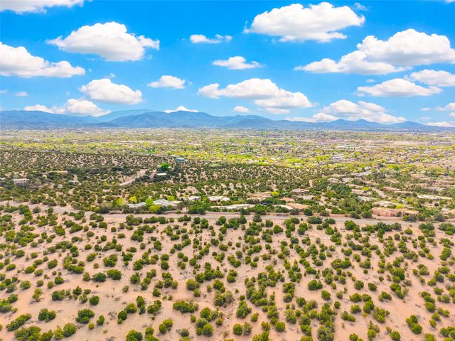 1864 Paseo De Las Vistas, Santa Fe, NM 87507