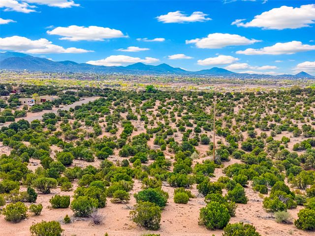 1864 Paseo De Las Vistas, Santa Fe, NM 87507