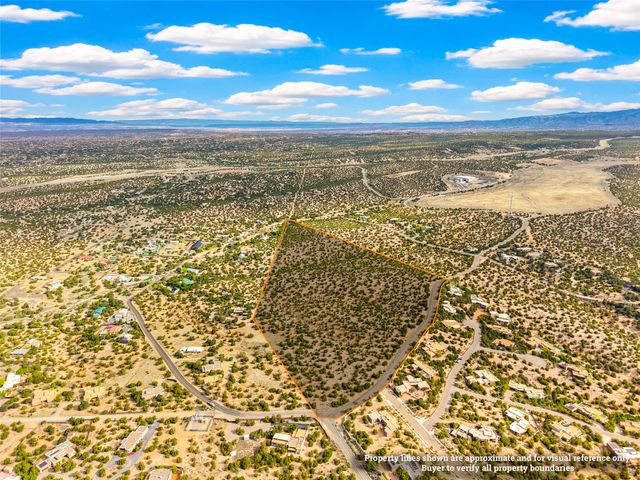 1864 Paseo De Las Vistas, Santa Fe, NM 87507