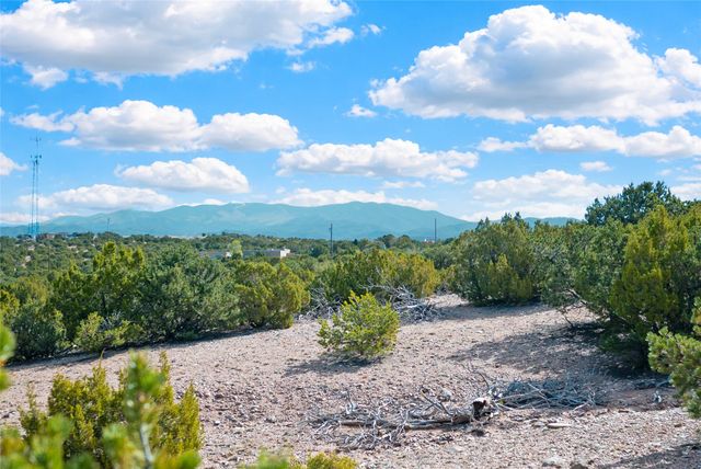 1864 Paseo De Las Vistas, Santa Fe, NM 87507