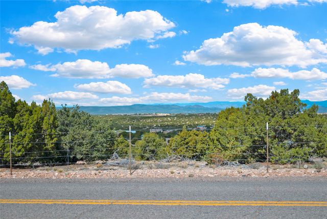1864 Paseo De Las Vistas, Santa Fe, NM 87507