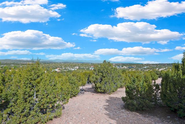1864 Paseo De Las Vistas, Santa Fe, NM 87507
