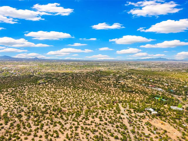 1864 Paseo De Las Vistas, Santa Fe, NM 87507