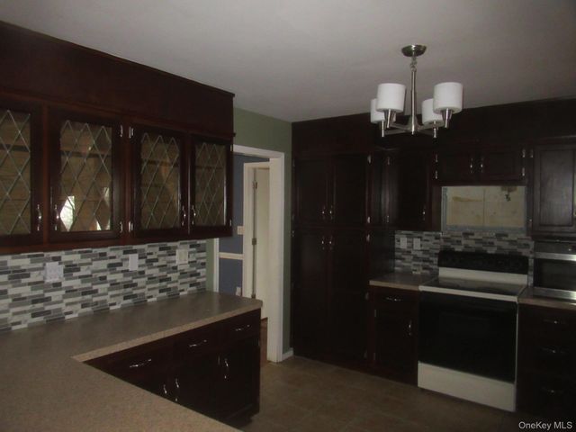 64 Hillside View Road, Mahopac, NY 10541