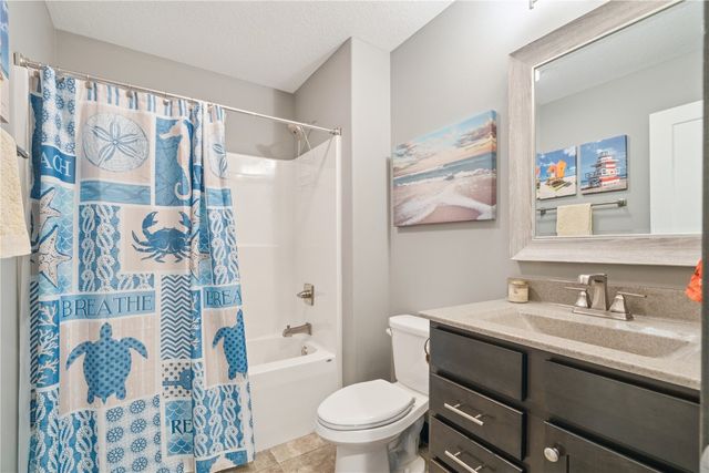 4048 Lakeview Drive SW, Cedar Rapids, IA 52404