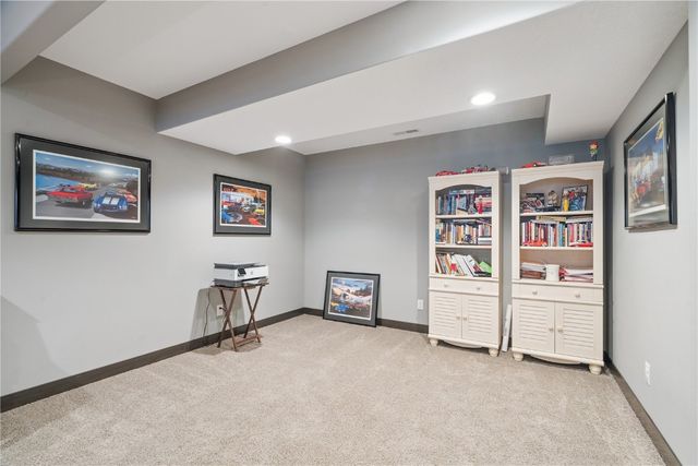 4048 Lakeview Drive SW, Cedar Rapids, IA 52404