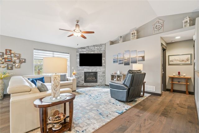 4048 Lakeview Drive SW, Cedar Rapids, IA 52404