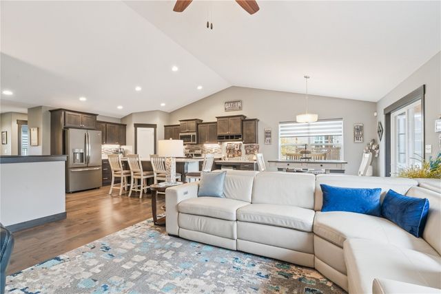 4048 Lakeview Drive SW, Cedar Rapids, IA 52404