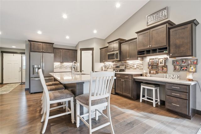 4048 Lakeview Drive SW, Cedar Rapids, IA 52404