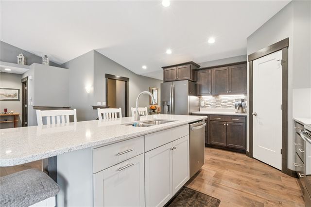 4048 Lakeview Drive SW, Cedar Rapids, IA 52404