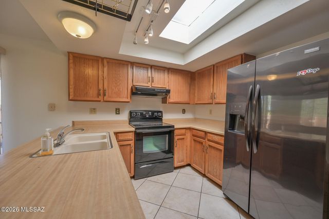 1811 N Camino De La Cienega, Tucson, AZ 85715