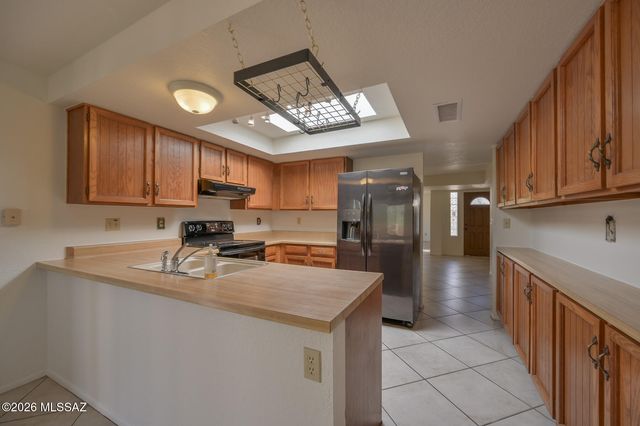 1811 N Camino De La Cienega, Tucson, AZ 85715