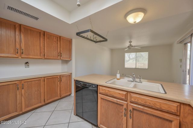 1811 N Camino De La Cienega, Tucson, AZ 85715
