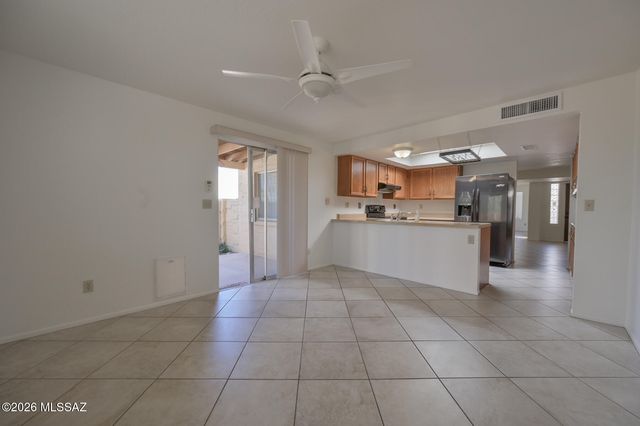 1811 N Camino De La Cienega, Tucson, AZ 85715