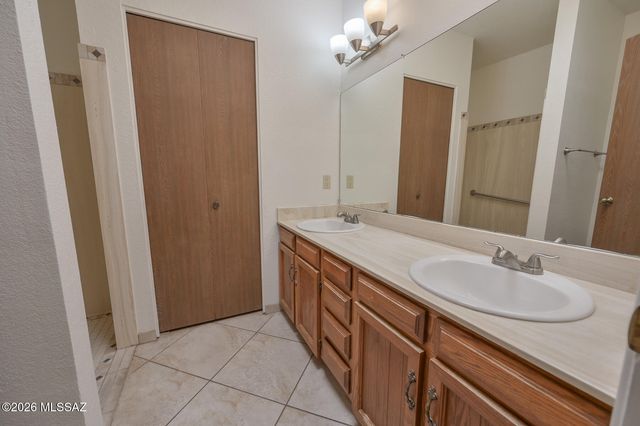 1811 N Camino De La Cienega, Tucson, AZ 85715