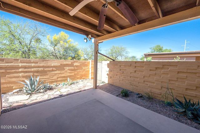 1811 N Camino De La Cienega, Tucson, AZ 85715