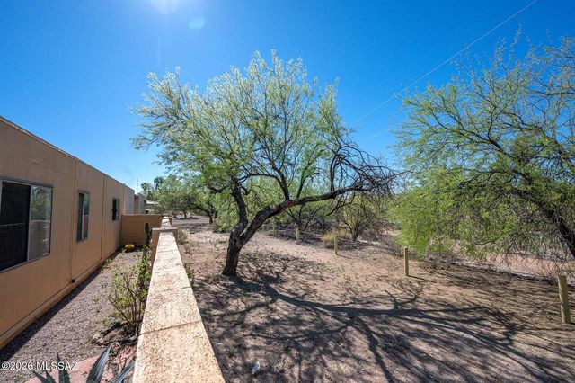1811 N Camino De La Cienega, Tucson, AZ 85715