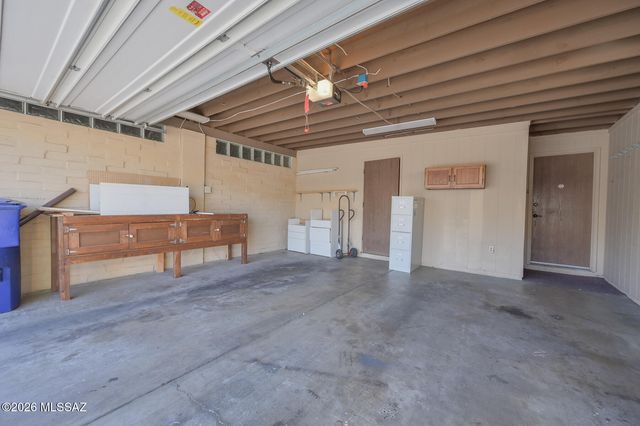 1811 N Camino De La Cienega, Tucson, AZ 85715