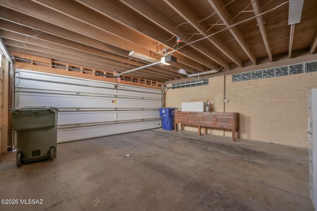 1811 N Camino De La Cienega, Tucson, AZ 85715