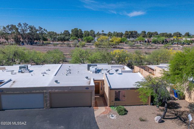 1811 N Camino De La Cienega, Tucson, AZ 85715