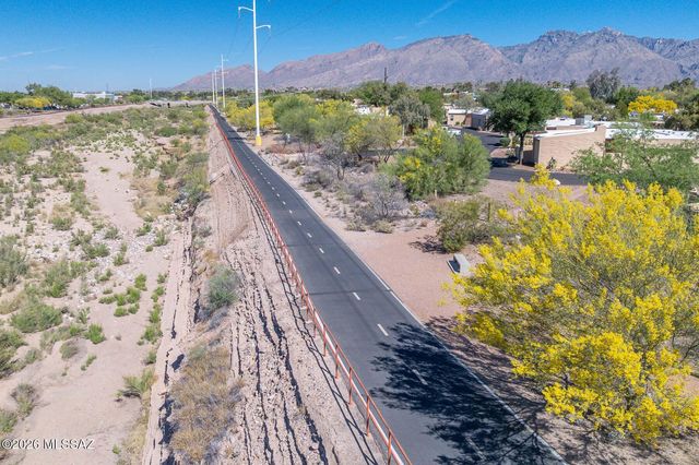 1811 N Camino De La Cienega, Tucson, AZ 85715