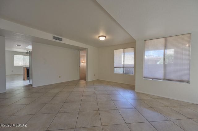 1811 N Camino De La Cienega, Tucson, AZ 85715