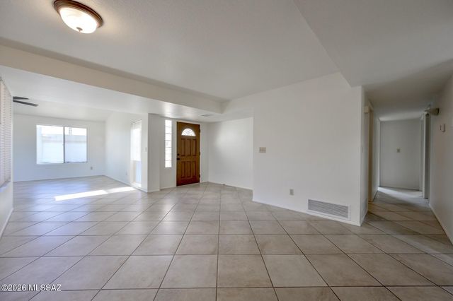 1811 N Camino De La Cienega, Tucson, AZ 85715