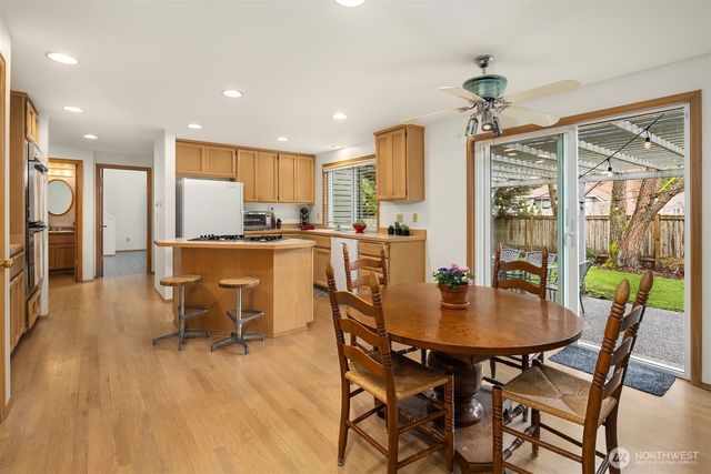 2122 221st Place NE, Sammamish, WA 98074