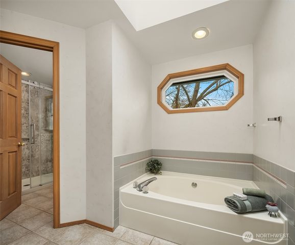 2122 221st Place NE, Sammamish, WA 98074