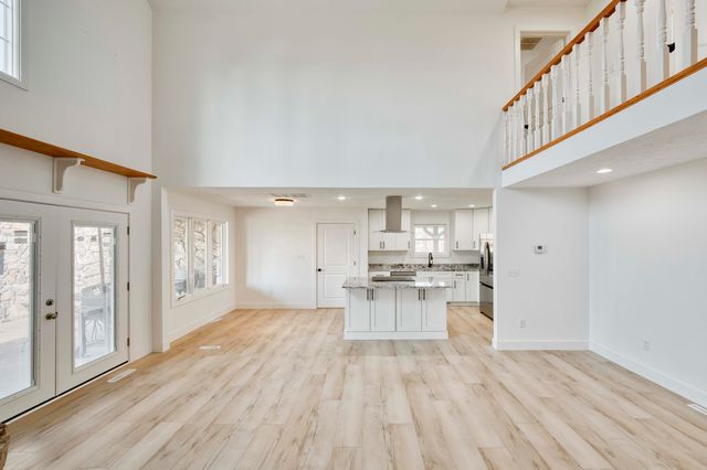 2405 S Farm Road 107, Springfield, MO 65802