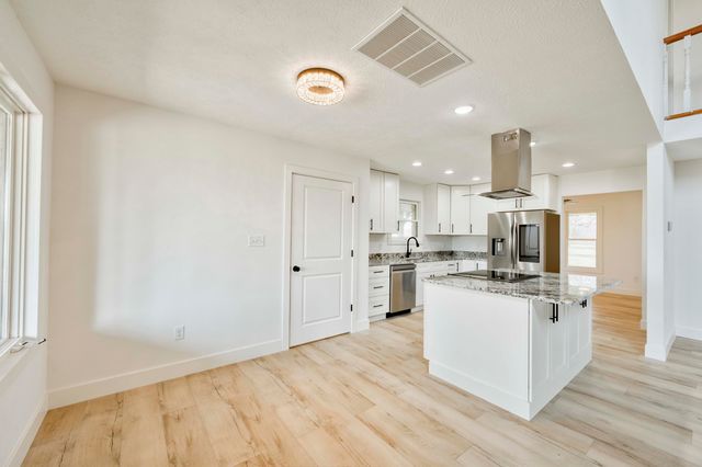 2405 S Farm Road 107, Springfield, MO 65802