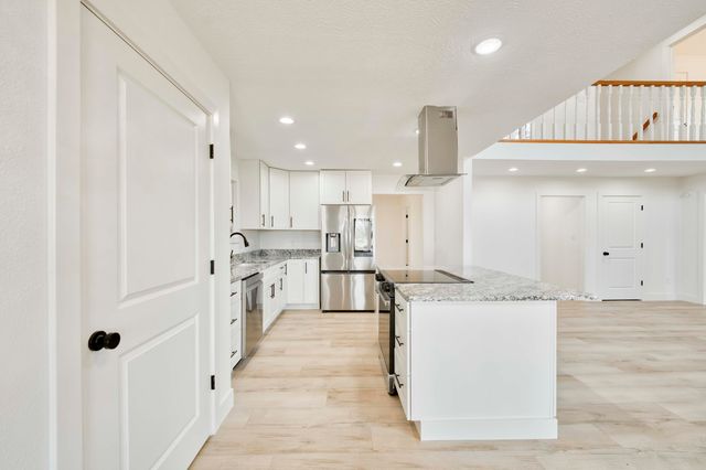 2405 S Farm Road 107, Springfield, MO 65802