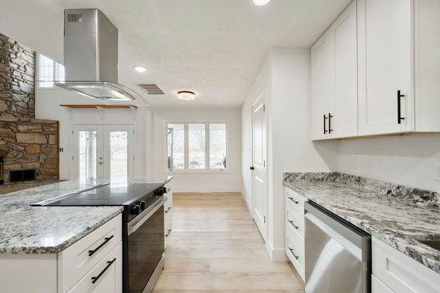 2405 S Farm Road 107, Springfield, MO 65802