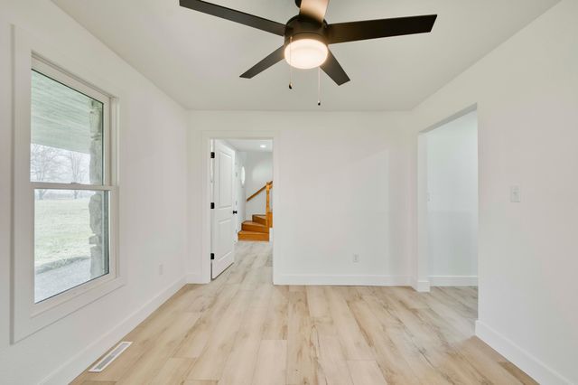 2405 S Farm Road 107, Springfield, MO 65802