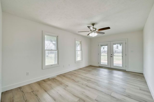 2405 S Farm Road 107, Springfield, MO 65802