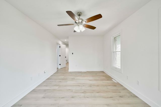 2405 S Farm Road 107, Springfield, MO 65802