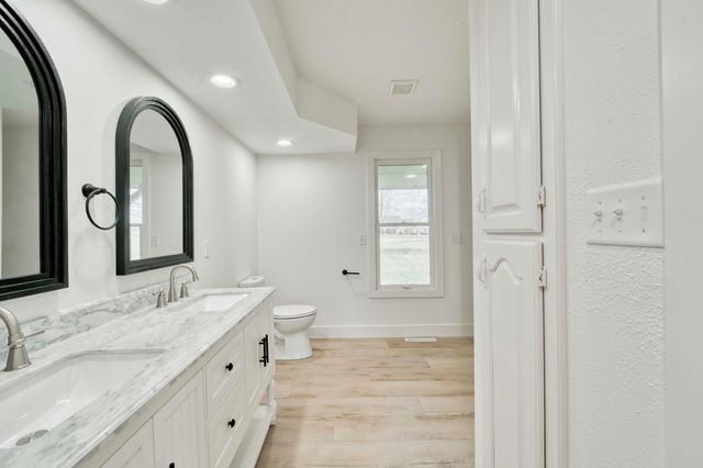 2405 S Farm Road 107, Springfield, MO 65802