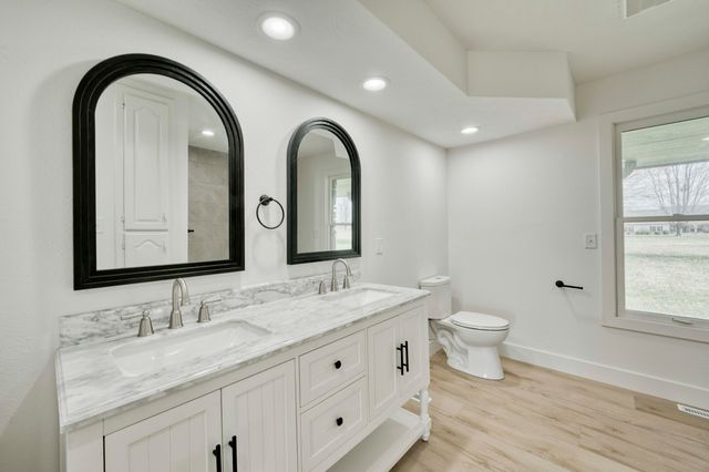 2405 S Farm Road 107, Springfield, MO 65802