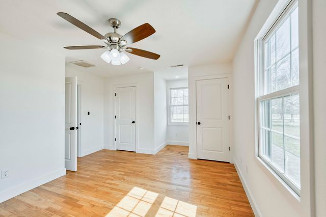 2405 S Farm Road 107, Springfield, MO 65802