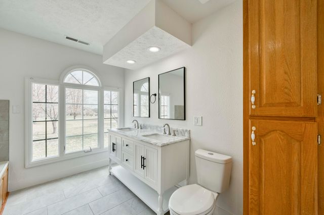 2405 S Farm Road 107, Springfield, MO 65802