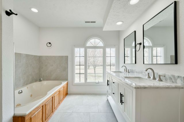 2405 S Farm Road 107, Springfield, MO 65802