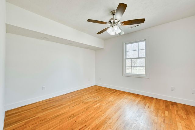 2405 S Farm Road 107, Springfield, MO 65802